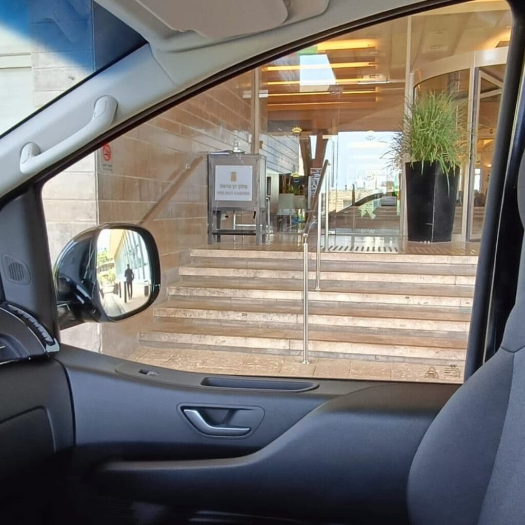 Crew Transfer from Airport to Hotel