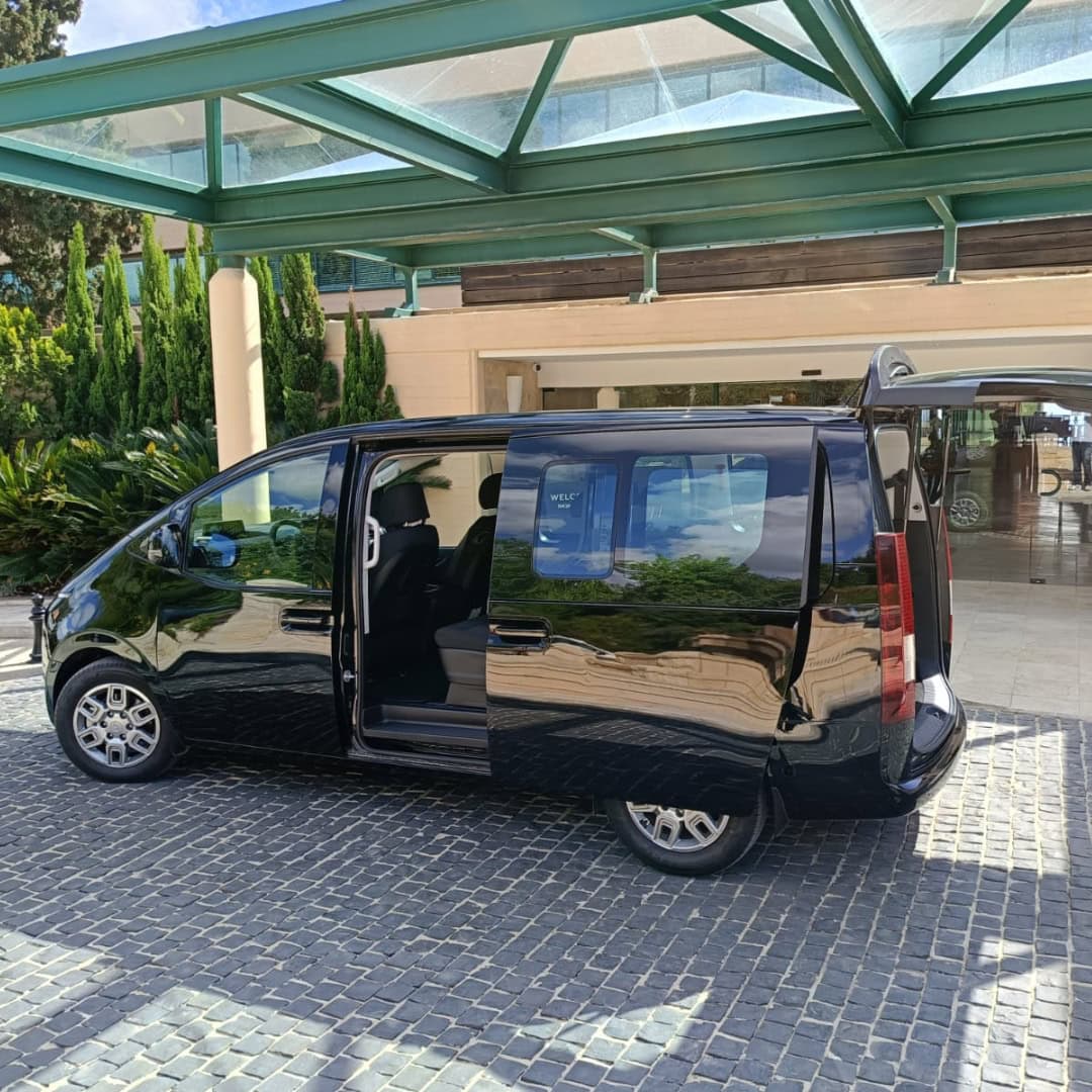 How to Arrange Transportation for Pilots and Cabin Crew