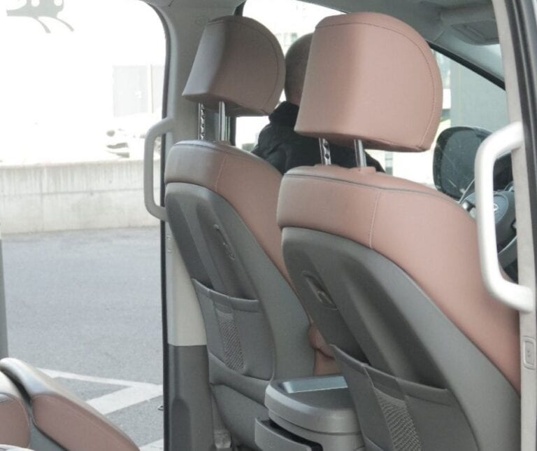 Affordable vs. Premium Transfers for Airline Crew at Leipzig/Halle Airport (LEJ)