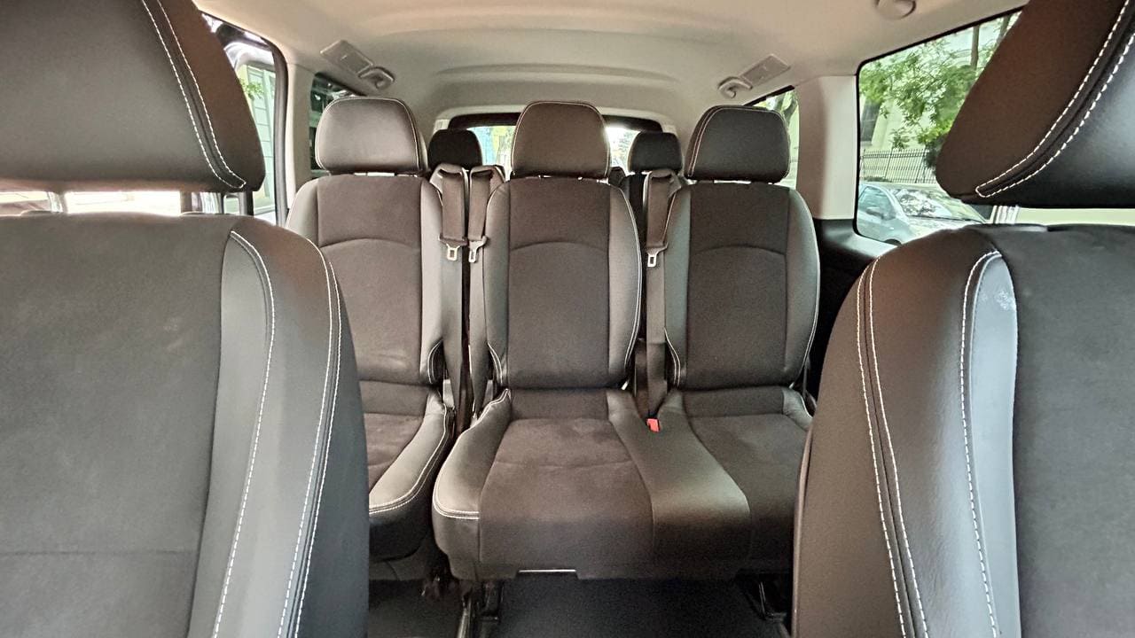 Private Chauffeur vs. Shuttle Comparing Crew Transfer Options in Zurich