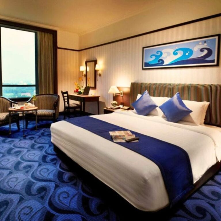 What are the best hotels for crew near LEJ?