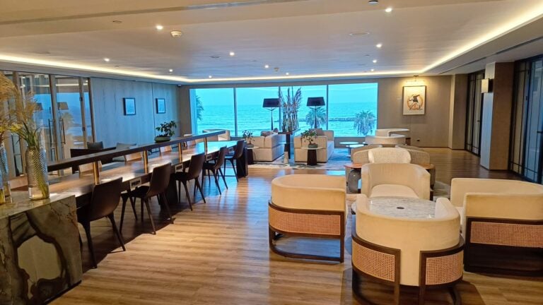 Where do airline crew stay at Amsterdam Schiphol Airport