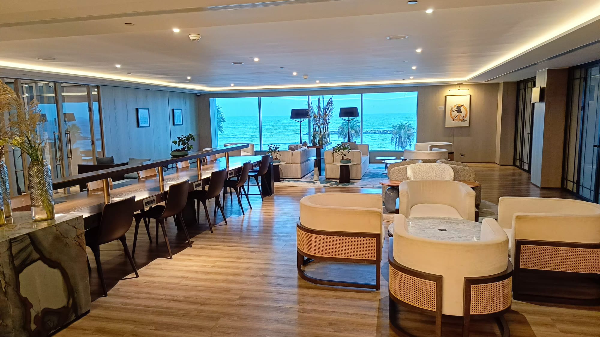 Where do airline crew stay at Amsterdam Schiphol Airport