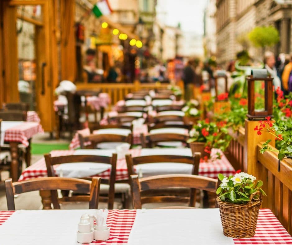 Do crews get discounts at restaurants in Budapest
